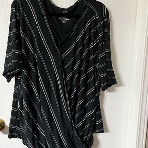 24/7  Size 3, black top with diagonal lines